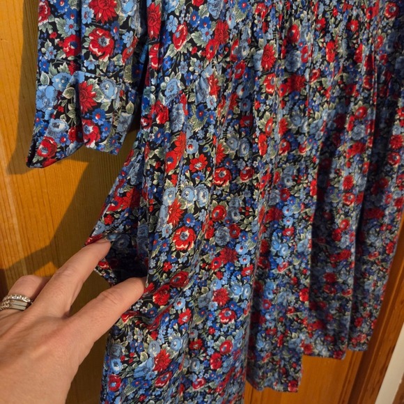 Tuckernuck Royal Shirt Dress Size Medium Queens Garden Floral Blue Red - Picture 3 of 11